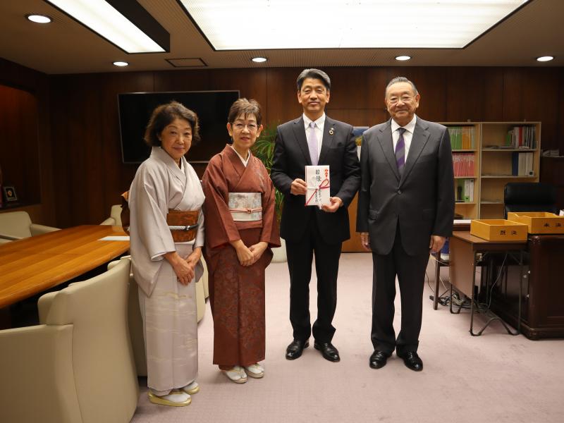 茶道裏千家淡交会小田原支部の皆さんからご寄付