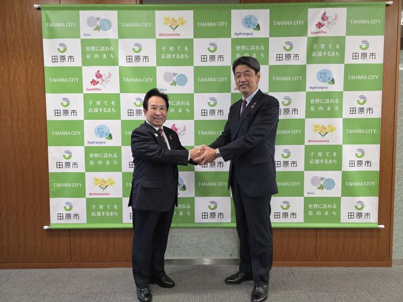 田原市役所にて、山下市長と意見交換