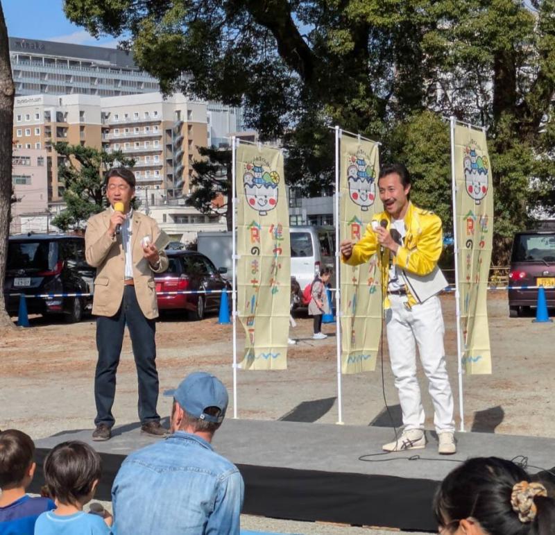 「健やかな食のまち小田原」にて、司会のスベリ―さんと対談