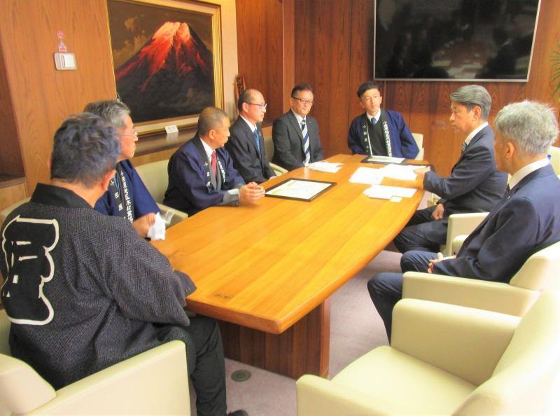 小田原地区木材業協同組合の皆さんと