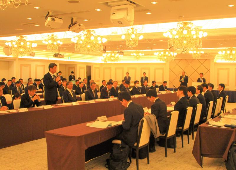 道路整備の促進を求める県大会において要望活動