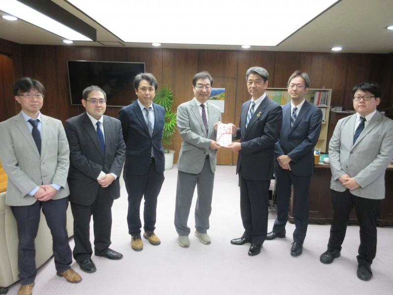 エコール学院の皆さんからご寄付を受領