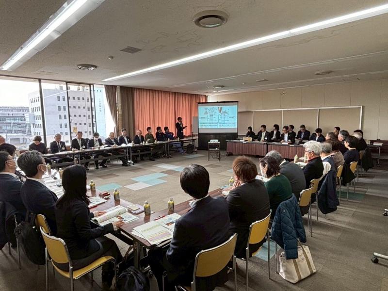 多くの委員による小田原市防災会議