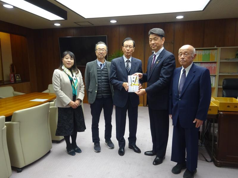 小田原賢人会の皆さんからご寄付