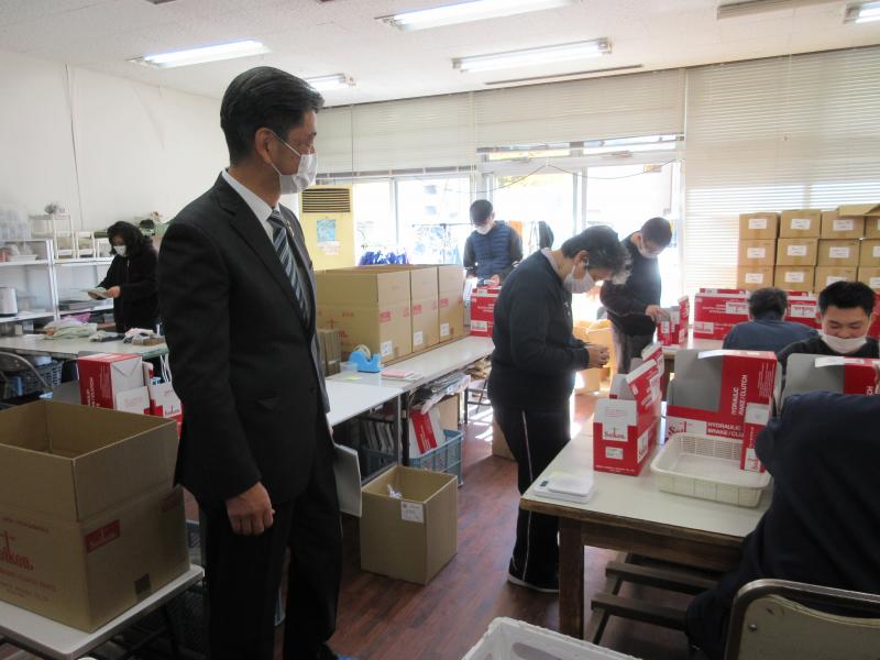 よるべ会の施設「梅香園」にて、作業の様子などを見学