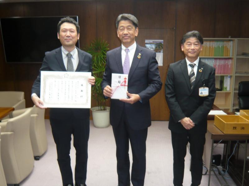 (株)ノジマ鴨宮店小野崎店長に感謝状贈呈