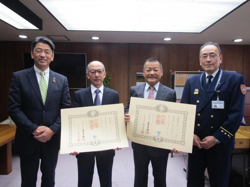 叙勲を受けられた山本光一さん、栗田豊さんと