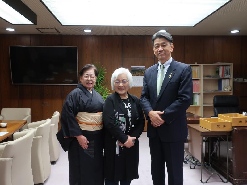 西湘日中友好協会の小早川さん・桐谷さんらと