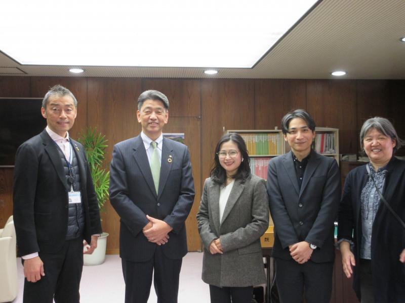 インシビリティ研修講師の津野香奈美教授らと