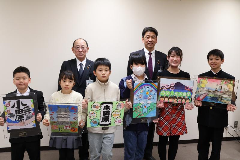 素敵な絵画を描いてくれた小中学生の皆さんと