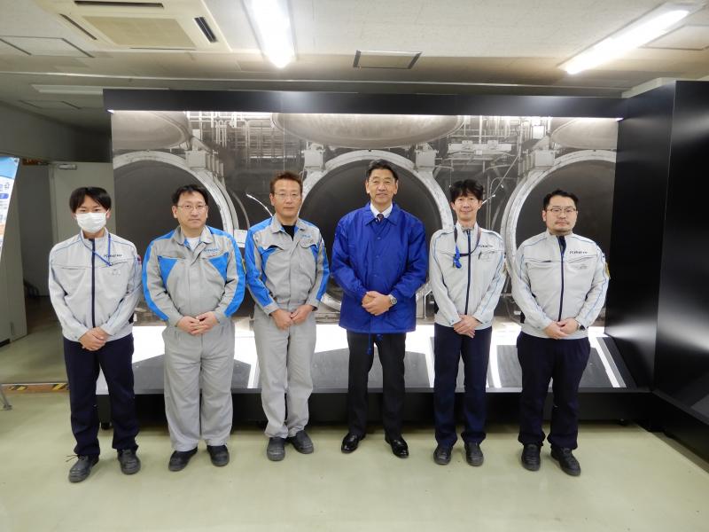 ケイミュー小田原工場の金原工場長ほか皆さんと