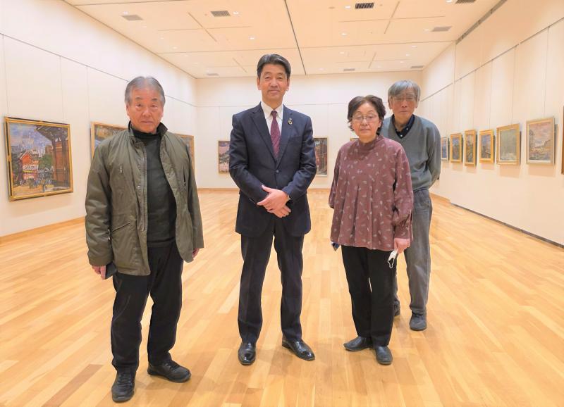 曽我秀昭回顧展の会場にて、ご親族の皆さんらと