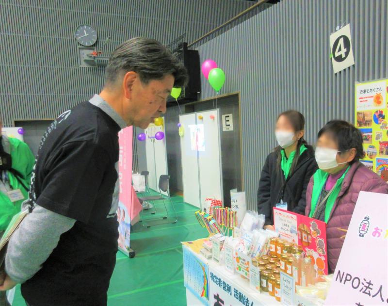 メインアリーナに出展された事業者や団体の皆さんと