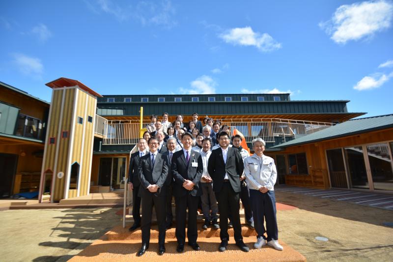 設計・施工に関わった皆さん、関係所管の職員たちと