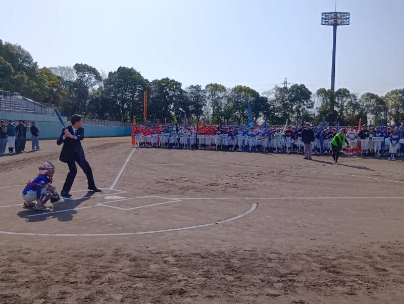 松風ライオンズクラブ主催の少年野球大会にて、始球式