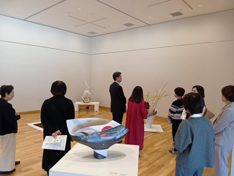 企画展「華と陶」にて、様々なコラボ作品を鑑賞