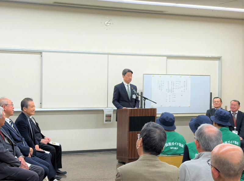小田原ガイド協会入会式にて、新ガイドの皆さんに祝辞