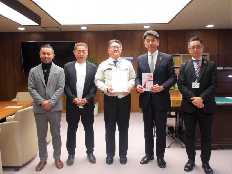 川倉興業および小田原サッカー協会の皆さんと