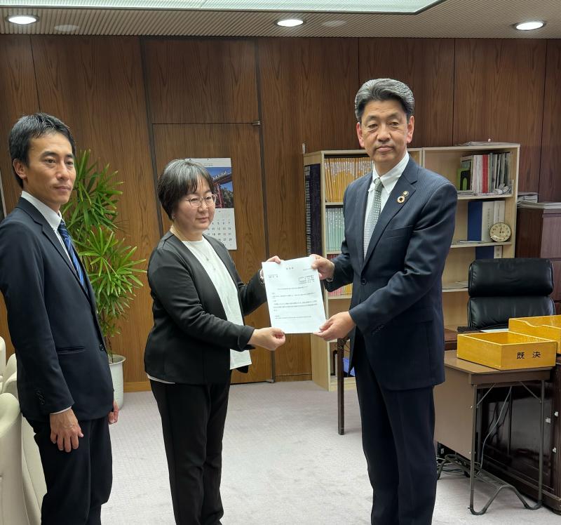 市PTA連絡協議会の皆さんから、要望書を受領