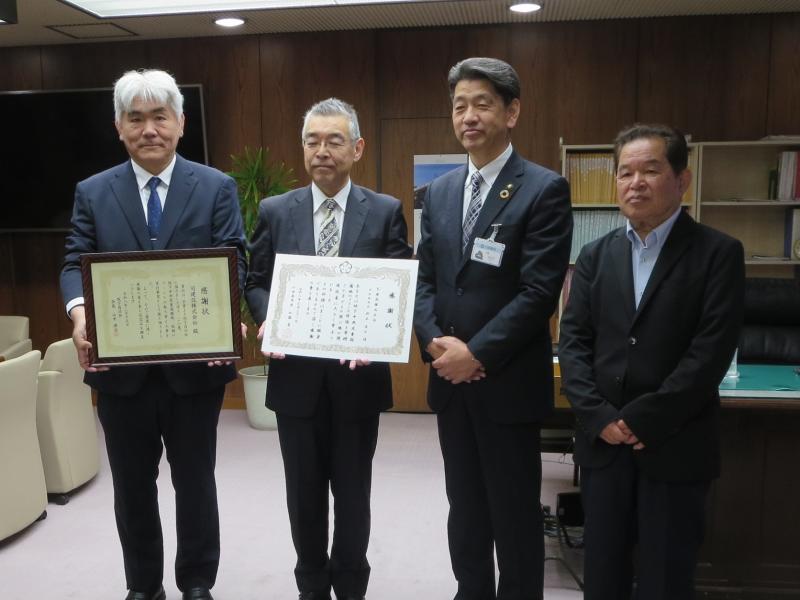 司建設(株)の鈴木社長、坂下公民館長の鈴木さんらと