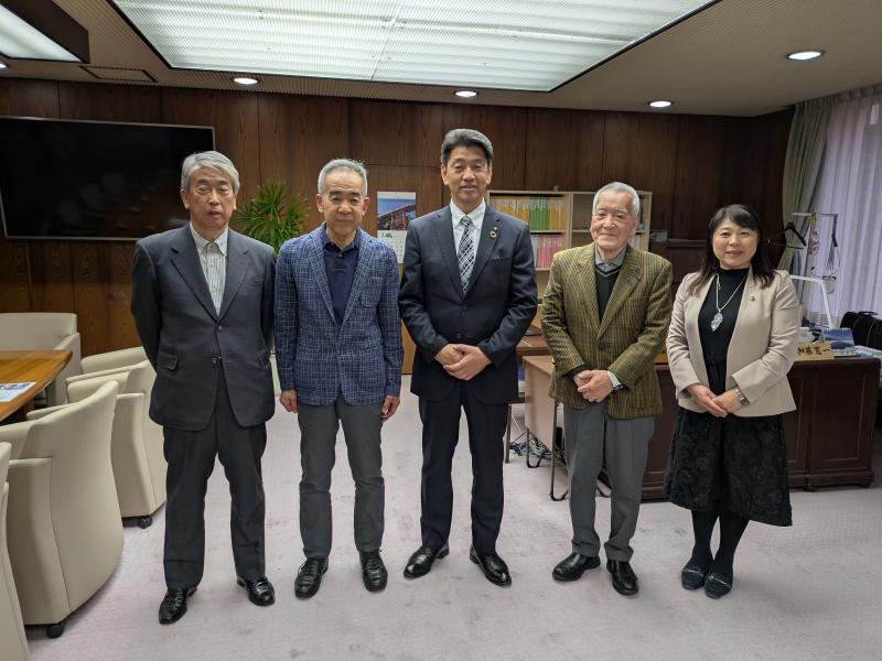 小田原早川上水をつなぐ会の植村会長ほか役員などの皆さんと