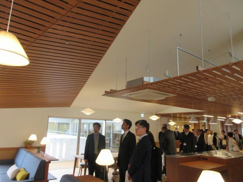 「れんげの里かんたき」の快適な空間と施設などを見学