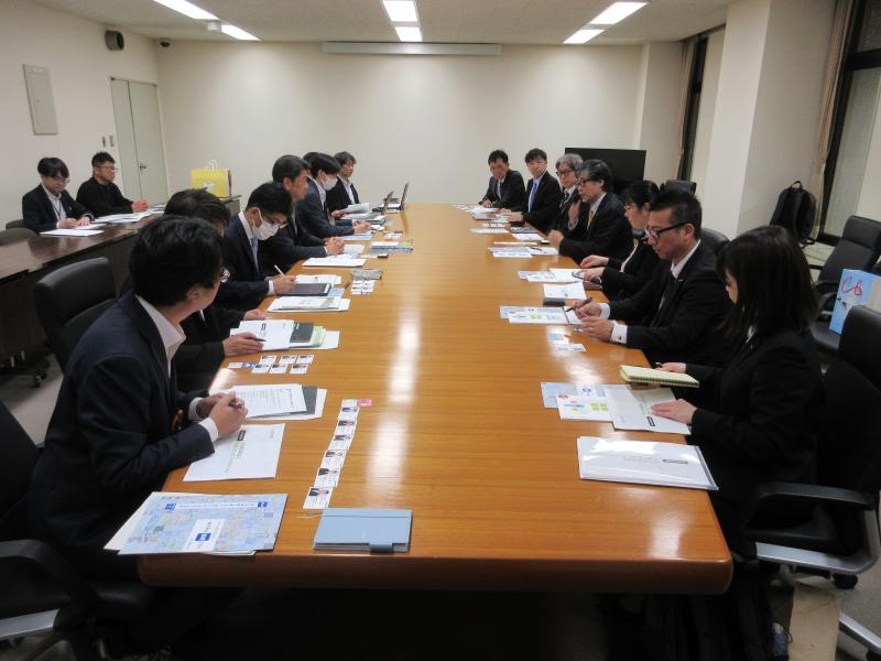 (株)カクイチの皆さんと本市職員とで、今後に向けた意見交換