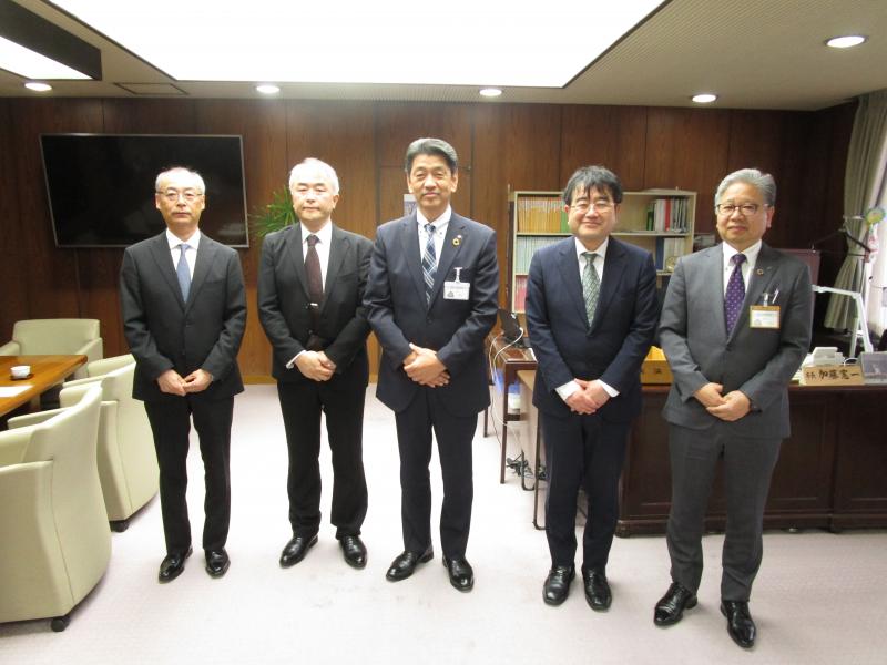 国立印刷局小田原工場の有田工場長・曽我総務部長さんと