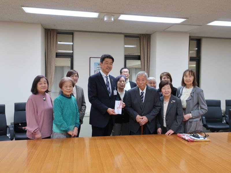小田原太極拳同好連合会の永井会長ら皆さんと