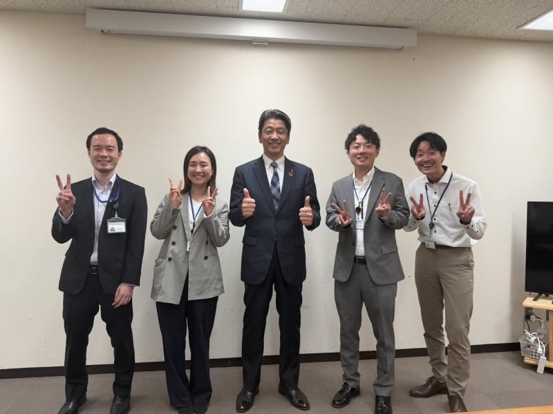 1年間の研修成果を報告してくれた職員たちと