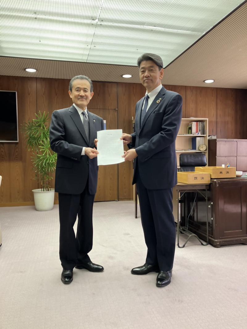 鈴木悌介会頭より、「相模湾からの経済活性化」提言について説明