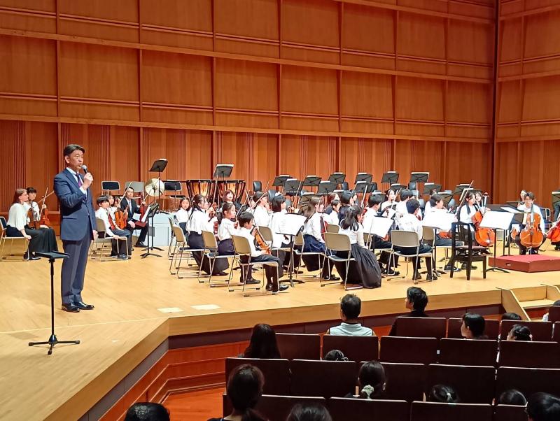 小田原ジュニア弦楽合奏団の開演前にご挨拶