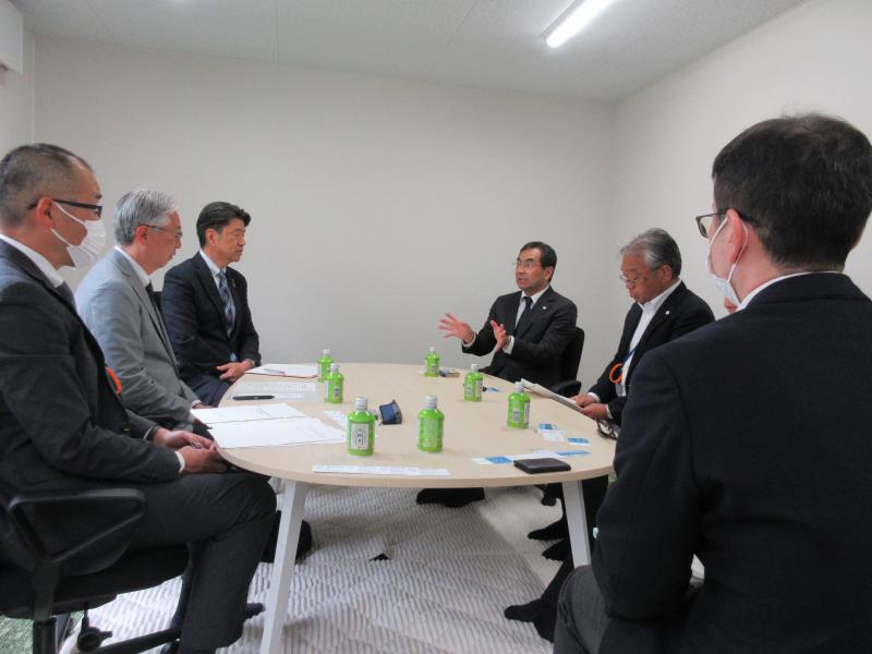中井やまゆり園にて、橋本理事長らと意見交換