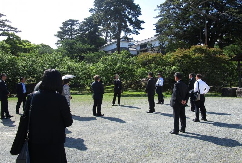ゆかりの市町の皆さんをご案内し、小田原城周辺を散策