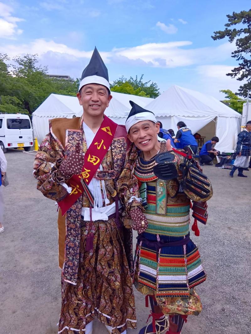 氏直役の柳沢慎吾さんと