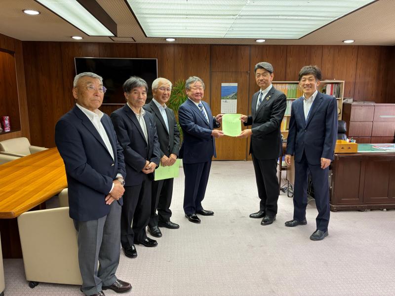 酒匂川左岸土地改良区の皆さんから要望書を受領
