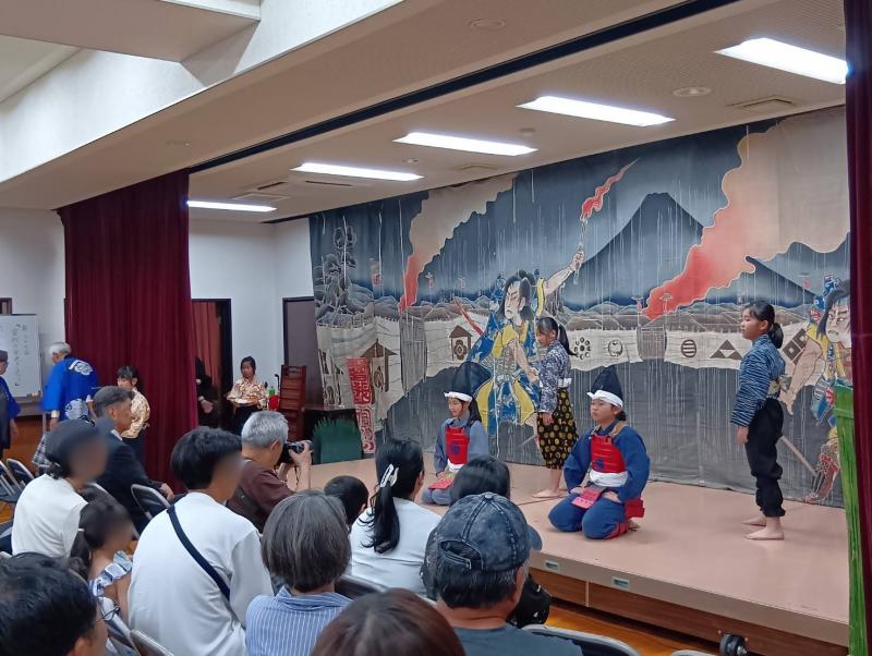 下曽我小学校児童達による演劇「曽我兄弟物語」を鑑賞