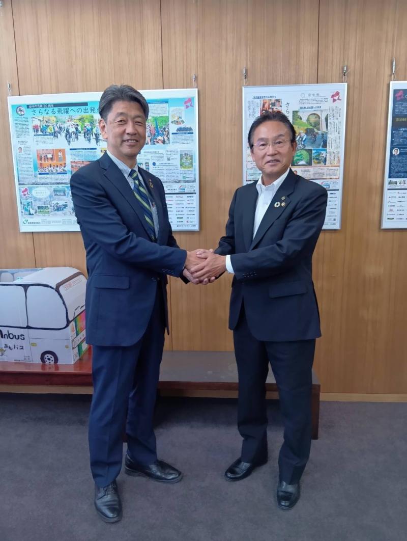 安中市役所にて岩井均市長と懇談