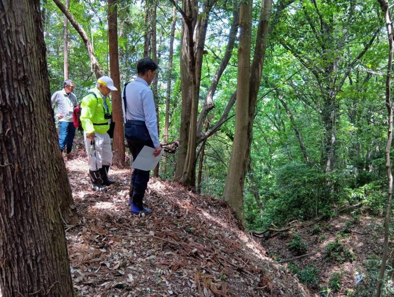 北条特有の山城の地形について説明を受ける