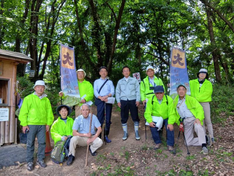 下山し、岩井市長や保存会の皆さんと