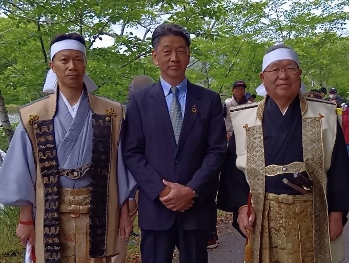 野馬追の開始前に、門馬・南相馬市長、阿部・相馬市長と