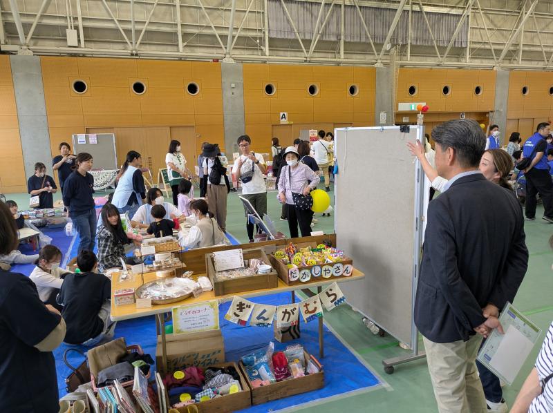 子育て支援フェスティバルの会場にて、参加された諸団体の皆さん