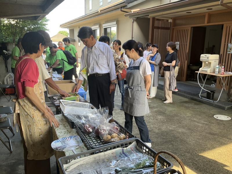 城山・法授寺境内で行われた「谷津マルシェ」の会場にて