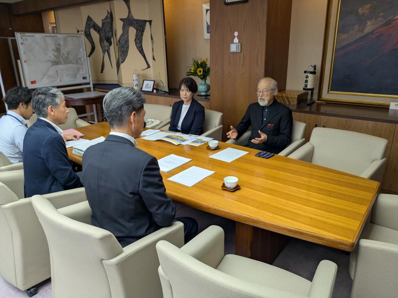 環境デザイン研究所の仙田満会長らと意見交換