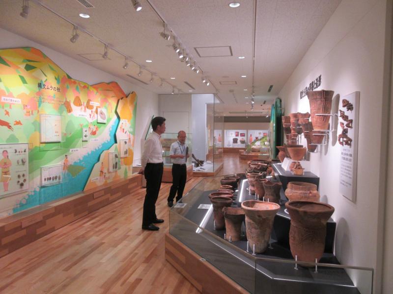「いずしる」の館内で展示資料などを拝見