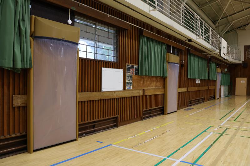 給気ユニットが設置された屋内運動場