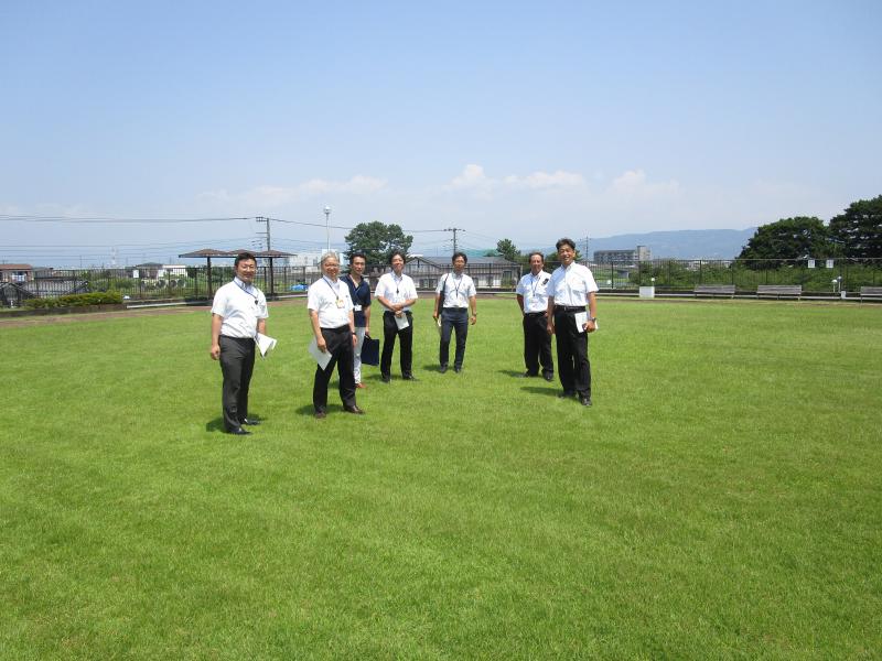 市上下水道局の職員らと