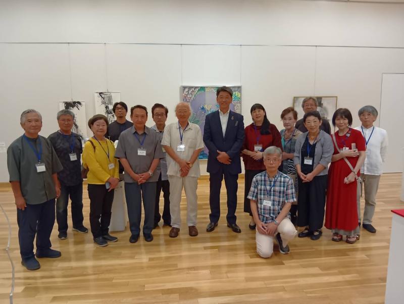 アートセッション2026会場にて、小田原美術協会の皆さんと