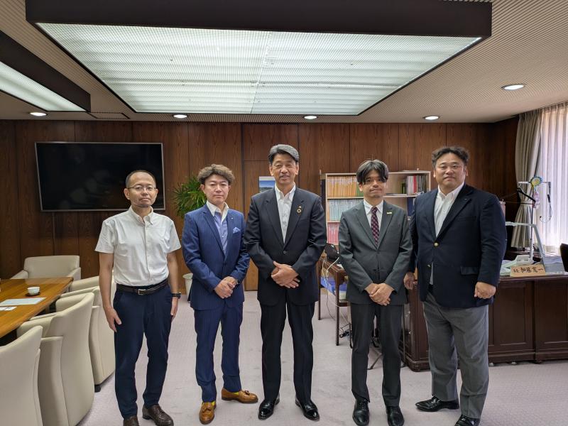 小田原北ロータリークラブの井川会長ほか幹部の皆さんと