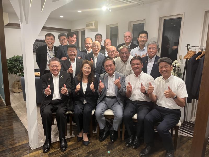 懇談会終了後の懇親会にて